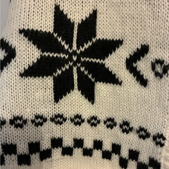 NWT Hem & Thread Black and White Sweater Size Small - Picture 5 of 12
